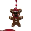Mickey Mouse ornament gingerbread Betover je kerstboom dit seizoen met het schattige Mickey Mouse Ornament in Gingerbread stijl! Deze betoverende toevoeging aan je feestelijke decoraties brengt de onmiskenbare charme van Disney's Mickey Mouse en de heerlijke geur van gemberkoekjes samen in één prachtig ontworpen ornament.